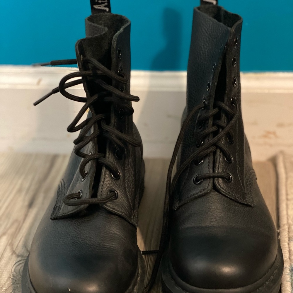 Dr. Martens Doc Martens Women 1460 Pascal Mono Black - 9 (US), 7 (UK), 41 (EU)